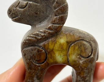Collezione di statuette di bovini in giada antica cinese, statuette di piccoli animali in giada antica squisita intagliata a mano piccola Ruyi pezzo di giada ornamenti artigianali 4d190
