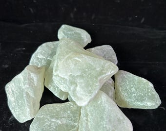 天然グリーン翡翠原石 アフガニスタン産の本物の美しい翡翠石。癒し