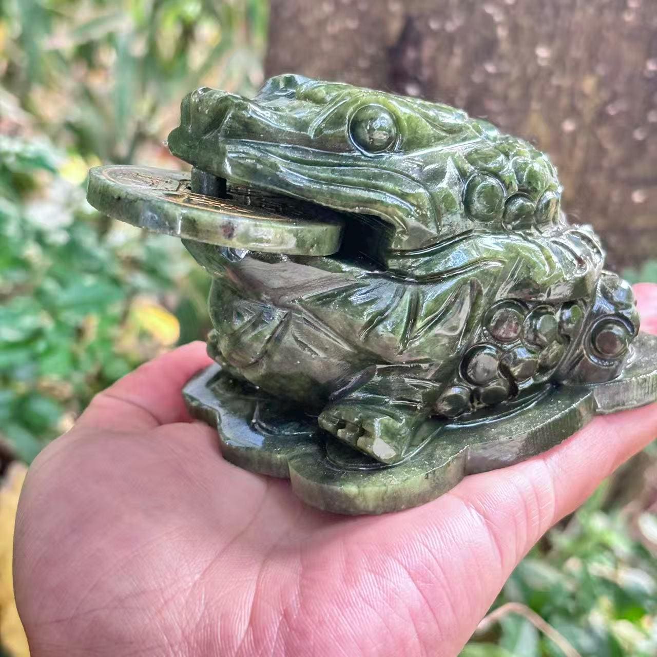 Natural Green Jade Money Toad Feng Shui Figurine Crystal Healing