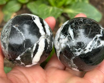 A pair Natural Stone jade ball , Feng shui decorHandicraft polished Healing stone, Crystal sphere, Quartz Crystal Ball, Random delivery