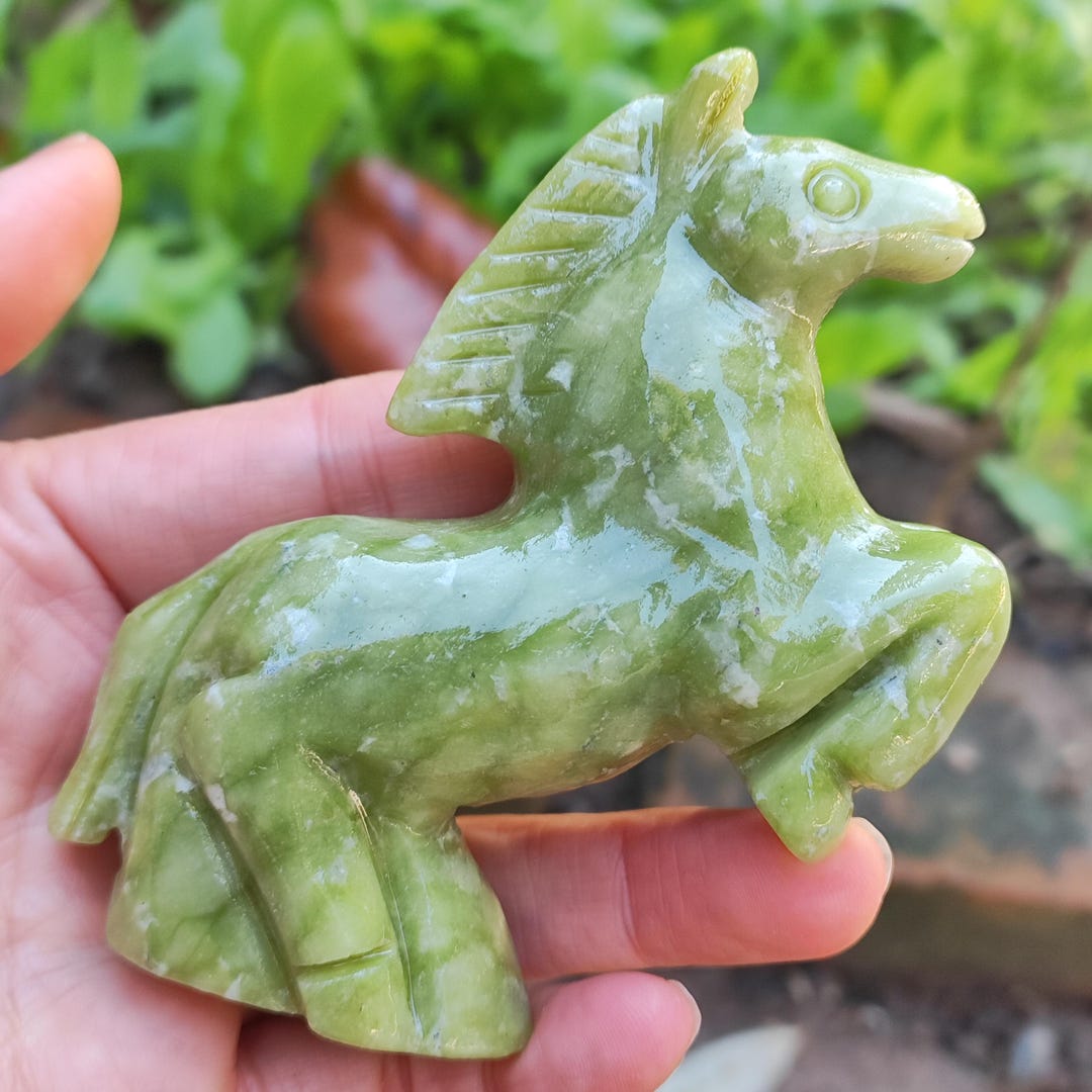 Natural Green Jade Horse Feng Shui Ornaments, Crystal Jumping