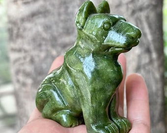 Figura de perro sentado tallado en piedra verde, decoración de escritorio, pisapapeles Feng Shui, envío aleatorio