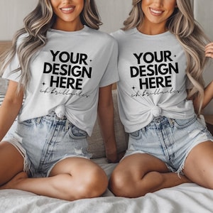 Groepsmockup, mockup voor beste vriendinnen, vrijgezellenfeestshirts, mockup Gildan 64000, mockup met twee modellen, dubbele shirt-chinoiserie mockup