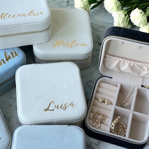 Personalized Jewelry Box , Wedding Favors , Custom Name Velvet Travel Jewelry Case , Personalized Bridesmaid Bridesmaid Gift , Birthday Gift
