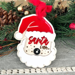 Adorno de cámara de Papá Noel, decoración navideña, regalo navideño, adorno de madera de vigilancia del Polo Norte mágico de Papá Noel, personalizado