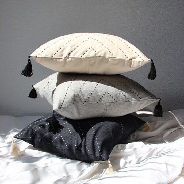 handbestickter, geometrischer Kissenbezug, 45.5cm *45.5cm,  Boho, abstrakt, minimalistisch, Kantha-Stich pillowcase, mit Quasten
