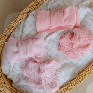 knit baby bow headband set baby knit ruffle booties newborn going home birth announcement photo outfit knit set