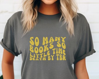 Death By TBR Booktok グッズ 本好きのグッズ 本好きの物 ロマンス リーダー オルタナティブ 服 本好きのシャツ 文学 Tシャツ スケルトン 読書本