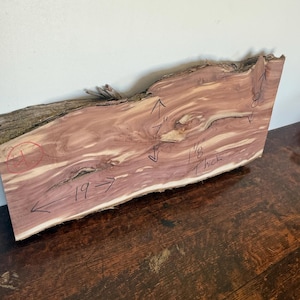 Live edge Zedernbrett/Holzzuschnitt für Schneidebrett etc.
