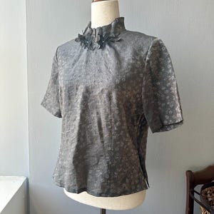90s Vintage Silk Elegant Floral Blouse with High Collar and Appliqué Detail Top Size M