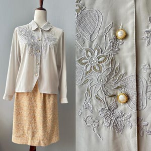 Vintage Floral Embroidered Blouse with Pearl Buttons – Cream Beige, Made in Japan