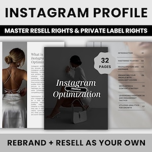 Könnte beinhalten: Ein schwarzes und weißes digitales Produktcover mit dem Text "Instagram Profile Optimization" und "32 Seiten". Das Cover zeigt auch eine Frau, die auf einer weißen Tasche mit einem schwarz-weißen Design sitzt.