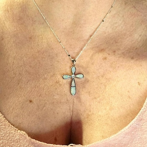 Collar de cruz de ópalo de fuego de resina - Cadena de plata de ley ajustable y de tamaño personalizado