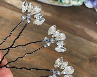 Small pretty minimalist classic bridal hairpins set, shiny crystal stones headpiece for wedding, silver hair pin for bride, bridesmaid gift