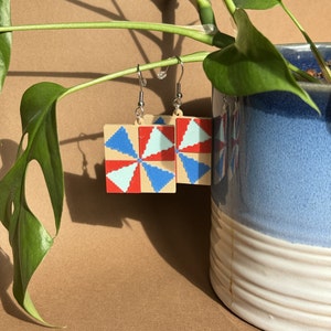 Connecticut State Quilt | Hypoallergenic Surgical Steel Lightweight Dangle Earrings | Lobster Claw Keychain