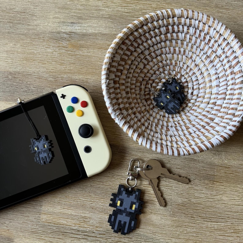 Puede incluir: Un juego de tres tazas de cer&aacute;mica con un acabado mate moteado. Las tazas son de color crema, gris claro y gris oscuro. Cada taza tiene un dise&ntilde;o simple y minimalista y un asa redondeada.