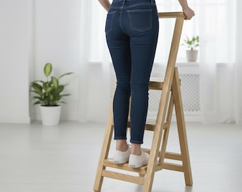 Escalera plegable de madera maciza de fresno hecha a mano, de 3 peldaños anchos, ideal para cocina o biblioteca.