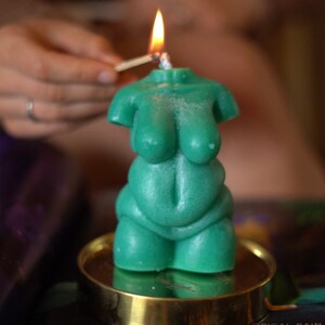 Curvy Female Candle, Voluptuous Body Sculpture, Plus Size Decor, Body-Positive Candle, Feminine Curves Art, Shapely Woman Candle, Full-Figured Goddess, Size-Inclusive Decor, Hourglass Figure Sculpture, Curvaceous Female Gift