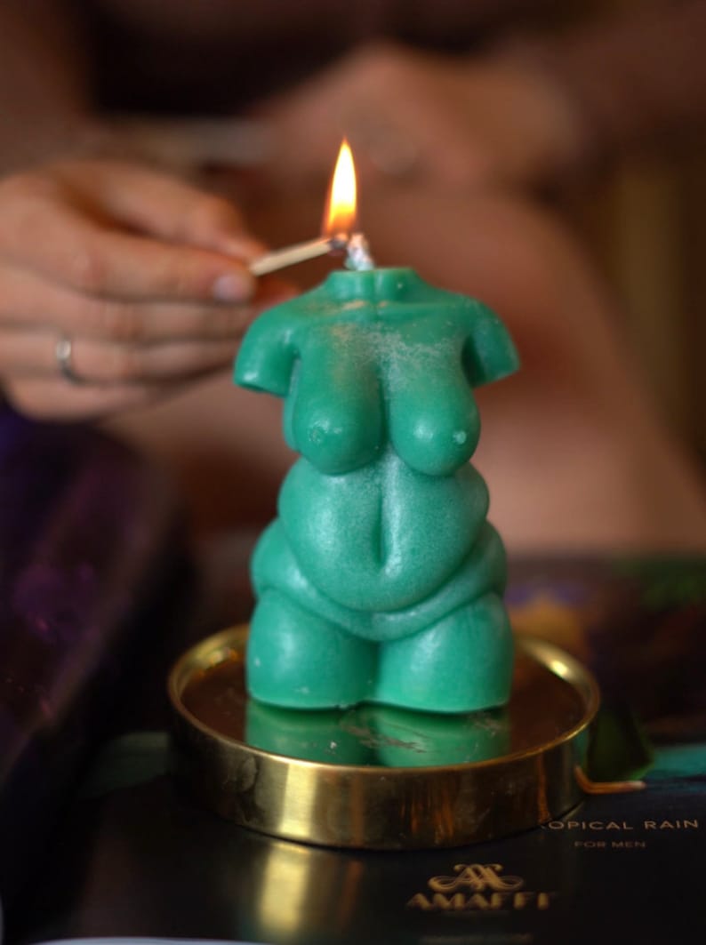 Curvy Female Candle, Voluptuous Body Sculpture, Plus Size Decor, Body-Positive Candle, Feminine Curves Art, Shapely Woman Candle, Full-Figured Goddess, Size-Inclusive Decor, Hourglass Figure Sculpture, Curvaceous Female Gift