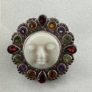 Sajen Marianna & Richard Sterling Silver Carved Face Pin/Pendant with Multicolor Gemstones – Original Box and Pouch