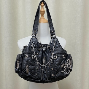 Y2K Handgemachte Umhängetasche Punk Leder Tragetasche Kette Niet Handtasche Gothic Tasche Remake Crossbody Bag Reisetasche für Frauen Mädchen