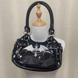 Super nette Leder Ita Tasche Punk Fledermaus Ita Umhängetasche Handmade Remake Handtasche Y2K Crossbody Bag Windows Bag Pin Display Bag für Frauen Mädchen