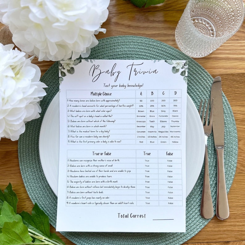 Puede incluir: Un juego de trivia para beb&eacute;s imprimible con preguntas de opci&oacute;n m&uacute;ltiple y verdadero o falso sobre beb&eacute;s reci&eacute;n nacidos. El juego tiene un dise&ntilde;o floral verde y blanco y es perfecto para un baby shower o una fiesta de revelaci&oacute;n de g&eacute;nero.