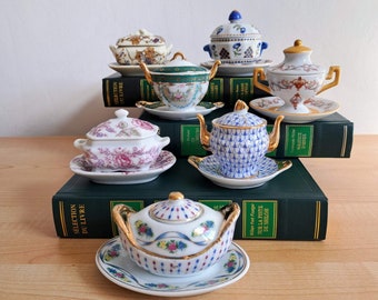 Soupière miniature en porcelaine d'art/ Porcelaine miniature vintage PA/ Limoge France/ Le prix est pour un article (soulière et soucoupe)