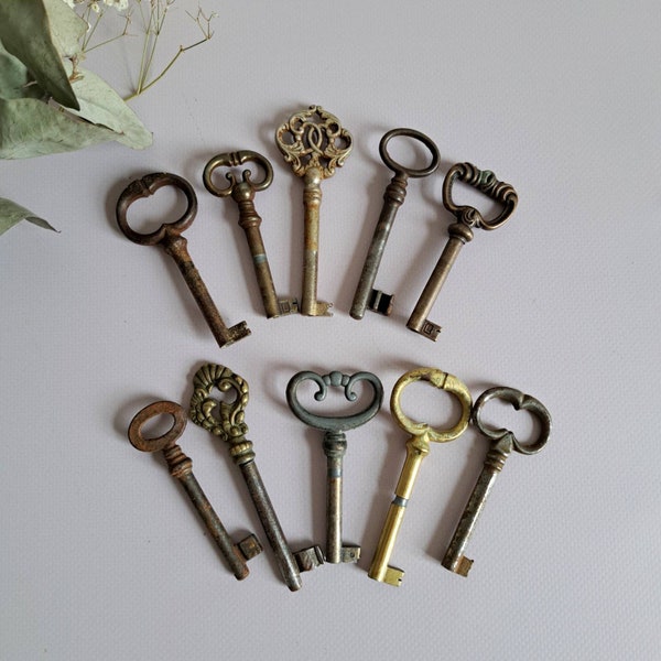 Set 5 Vintage Skeleton Key/ Real Antique Skeleton Keys/ Authentic Church Keys/ Door keys / Bit Keys/ Skeleton Keys