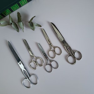 Set Of 5 Vintage Scissors/ Vintage Small Metal Scissors for Paper Crafts/ Old Sewing Scissors/ Craft Workshop Decoration