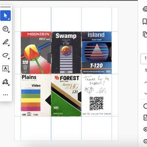 Puede incluir: Una cuadrícula de cintas VHS con varios diseños y texto. Los títulos incluyen "Mountain", "Swamp", "Island", "Plains" y "Forest". Cada cinta presenta gráficos y esquemas de color únicos, con "¡Gracias por el apoyo!" escrito en una.