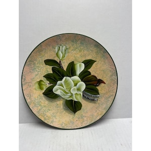 10.5&#39;&#39; Magnolia Classic Flower Plate Decor Handpainted