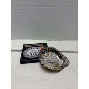 Silver Plated Scalloped Decorative Tray With Handle - Elegant Design For Display Or Serving - Vintage Look