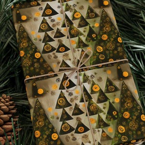 Holiday Tree Pattern Wrapping Paper Elegant Gift Wrap Festive Green and Gold Christmas Paper for Holiday Occasions Stylish Masculine Roll