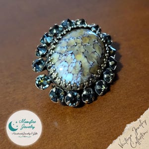 Vintage Enamel and Black Gemstone Gold-Tone Brooch, Vintage Jewelry, Vintage Brooch