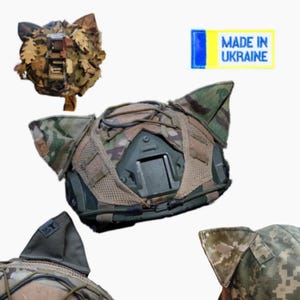 Może przedstawiać: Taktyczny pokrowiec na hełm z kocimi uszami w różnych wzorach kamuflażu, w tym multicam i nadrukach liści dębu. Pokrowiec zawiera panele z siatki, systemy elastycznych linek oraz prostokątną naszywkę z napisem MADE IN UKRAINE.