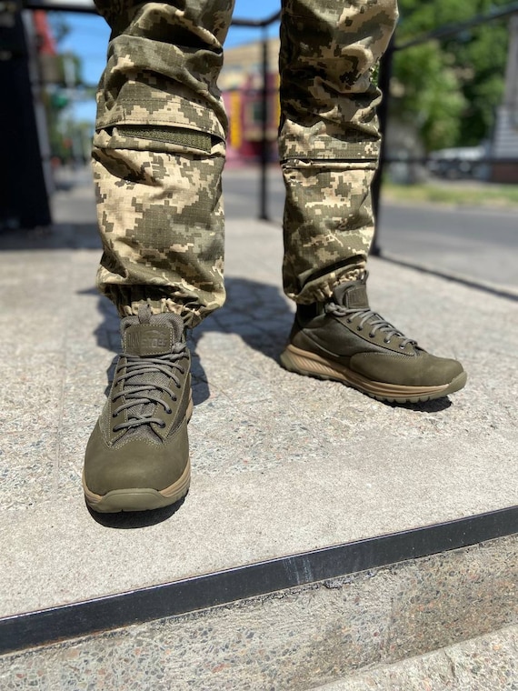 Vintage Shoe Company. Size 11. Camo/Brown/Olive. Rare Pair. Vintage Belleville Desert Combat Boots: US Army Tan Suede  main image 3