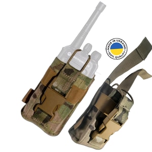 Puede incluir: Dos fundas para radio de camuflaje con una radio negra y gris dentro de una de las fundas. Las fundas tienen una hebilla marrón y una correa. Las fundas están hechas en Ucrania y tienen una garantía de calidad del 100%.