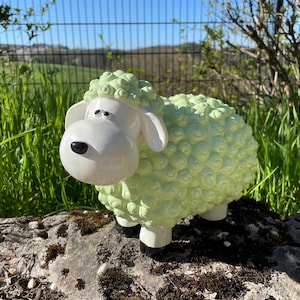 Decoratief schaap/ram tuinbeeldje, grappig dierenbeeldje, mintkleur