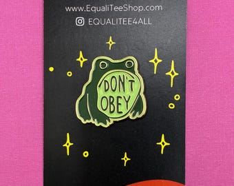 Don’t Obey Frog Glow in the Dark Enamel Pin – Anti-Authoritarian Frog Lapel Pin, Soft Enamel Frog Pin for Jacket, Bag, or Backpack