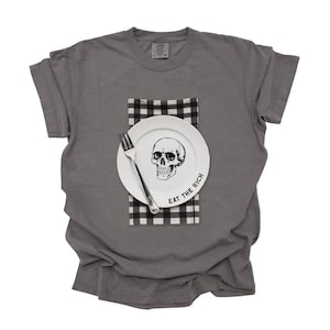 Eat the Rich Comfort Colors T-Shirt - Skull Dinner Plate Design - Bold Anti-Capitalism Shirt for Social Justice Warriors