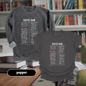 Suéter con tarjeta de fecha de vencimiento de la biblioteca, sudadera o camiseta con tarjeta de bibliotecario de inspiración vintage, regalo para amantes de los libros retro, amante de los libros, amante de los libros