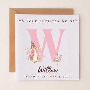 Biglietto di auguri personalizzato per il giorno del battesimo con stampa Peter Rabbit Flopsy Bunny, iniziali dell'alfabeto dalla A alla Z, figlioccio, figlioccia, nipote, nipote, battesimo