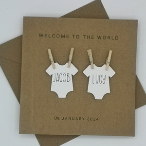 GEPERSONALISEERDE TWIN BABY-kaart Nieuwe babyjongen Nieuwe babymeisje Gefeliciteerd met de geboorte Welcome to the World Nieuwe tweeling