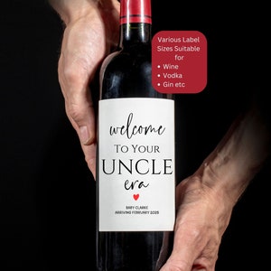 Bienvenidos a la Era de Tu Tío Estamos Embarazadas Anuncio de Embarazo Revelación de Género Abuelos Tía Tía Nuevo Bebé Vela de Vino Etiqueta de Prosecco