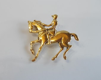 Horse~Pin~Brooch~Equestrian~Jewelry~Dressage~Fox Hunter~6.8gm~Horse Show Judge~Pony Club~Eventer~Show~Horse~Gold Tone