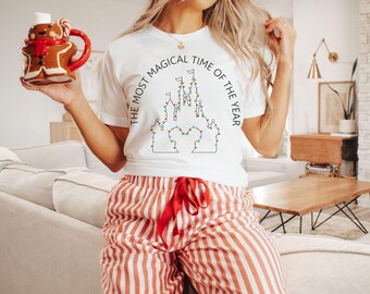 Camiseta con luces navideñas de Disney, camiseta con castillo de Disney, camiseta navideña de Mickey, camiseta de regalo de Navidad, camiseta de regalo de Navidad, camiseta de regalo de Navidad