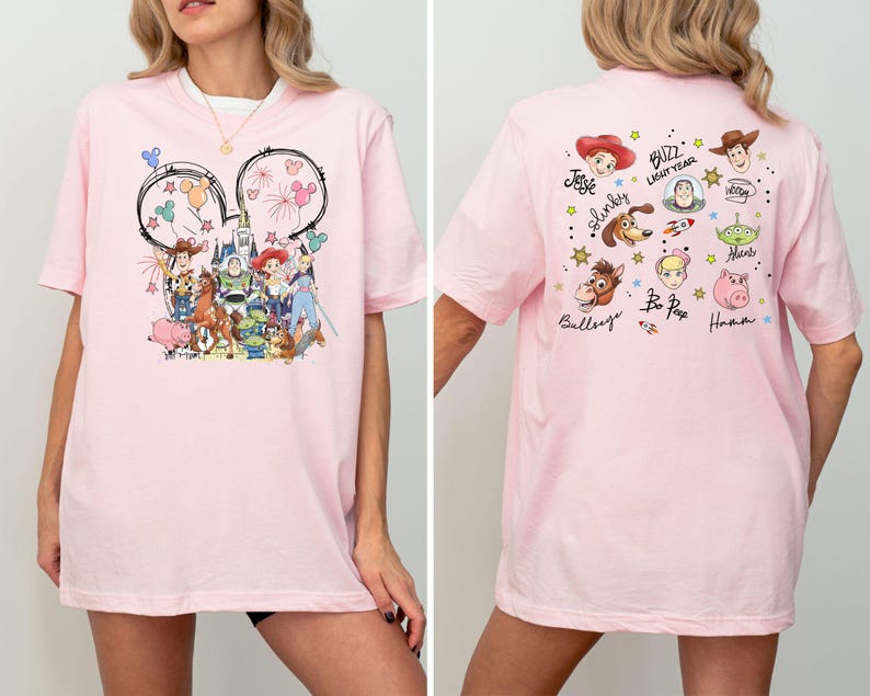 Op de afbeelding: Een set van drie keramische mokken met een gespikkelde, matte afwerking. De mokken zijn in cr&egrave;me, lichtgrijs en donkergrijs. Elke mok heeft een eenvoudig, minimalistisch ontwerp.