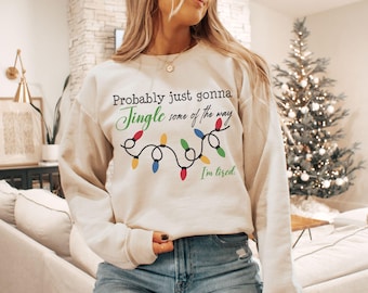 Probablemente solo voy a tintinear algo de lo cansado que estoy. Sudadera navideña, camiseta divertida para las fiestas, camiseta con canción navideña, camiseta navideña.