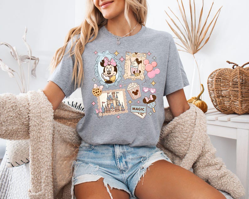 Maglietta retrò Minnie Meet Me On Main Street, maglietta Main Street Park, maglietta per viaggio a Disneyworld, maglietta coordinata per la famiglia, felpa Disney carina immagine 9